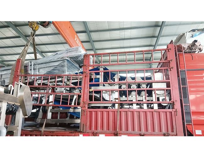 煙臺(tái)客戶榨梨汁訂購(gòu)一套帶式果汁壓榨機(jī)，已發(fā)貨！